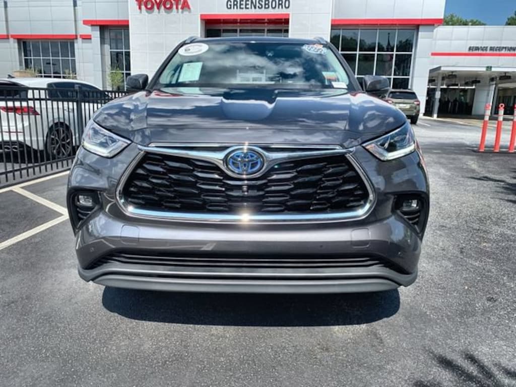 Used 2024 Toyota Highlander Hybrid Limited Sport Utility