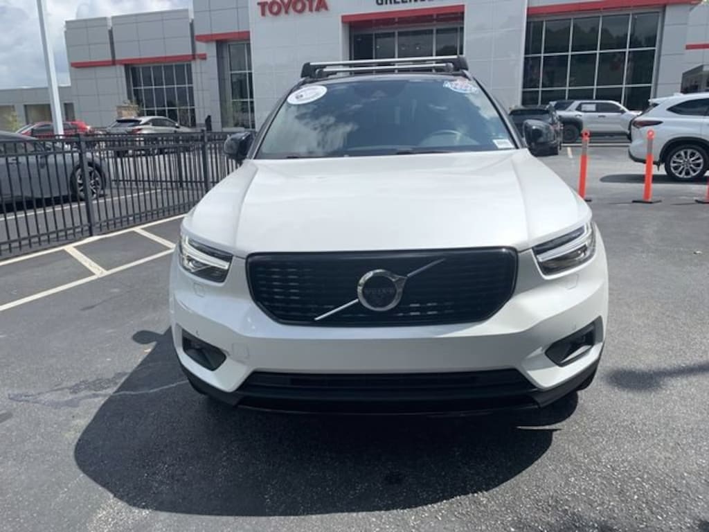 Used 2020 Volvo XC40 T5 R-Design Sport Utility