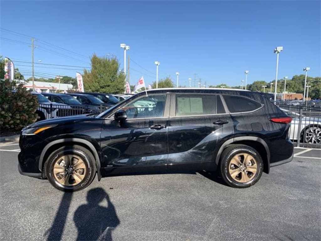 Certified 2023 Toyota Highlander Hybrid XLE Bronze Sport Utility