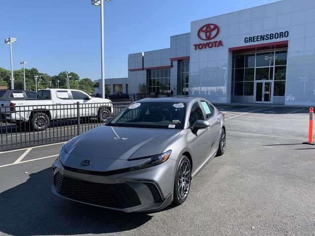 2025 Toyota Camry SE Hybrid's photo