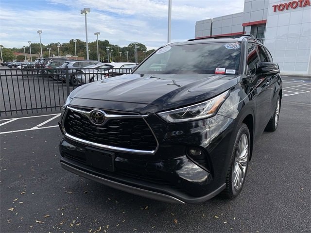 2022 Toyota Highlander Platinum's photo