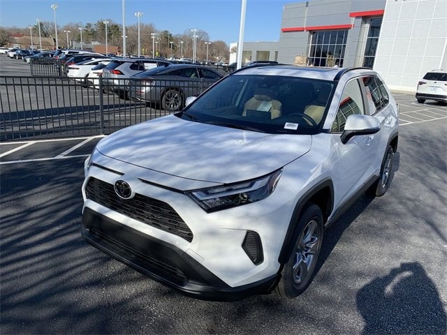 2025 Toyota RAV4 XLE's photo