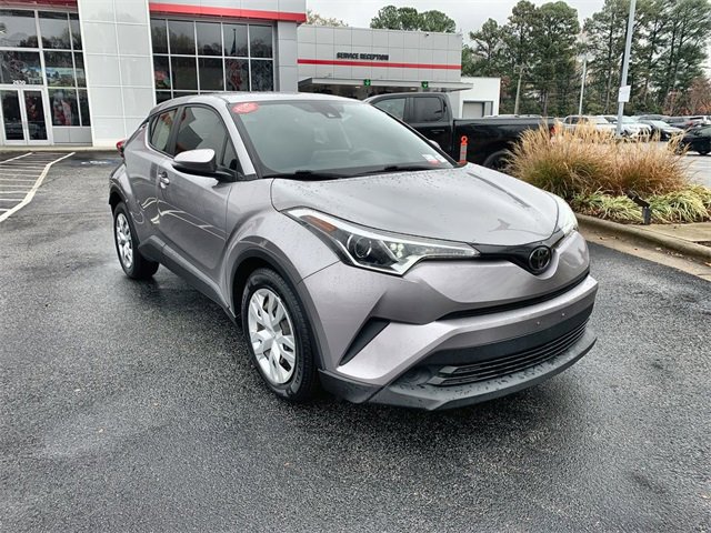 2019 Toyota C-HR LE photo 2