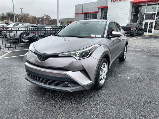 2019 Toyota C-HR LE photo 4