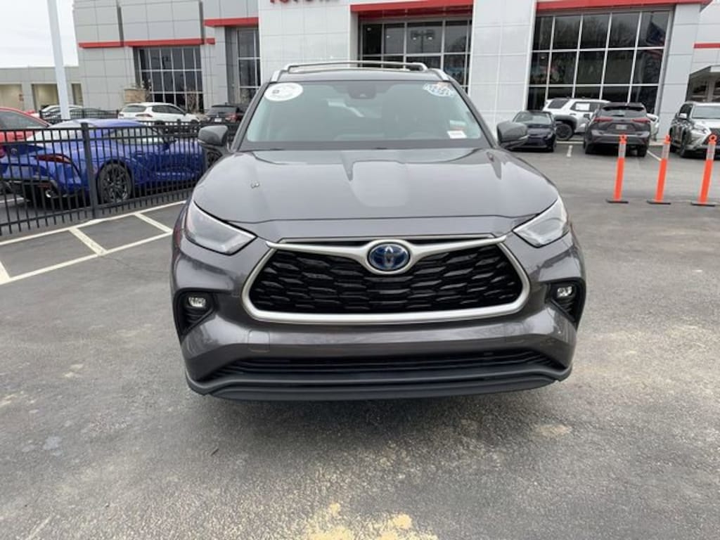Used 2022 Toyota Highlander Hybrid XLE Sport Utility