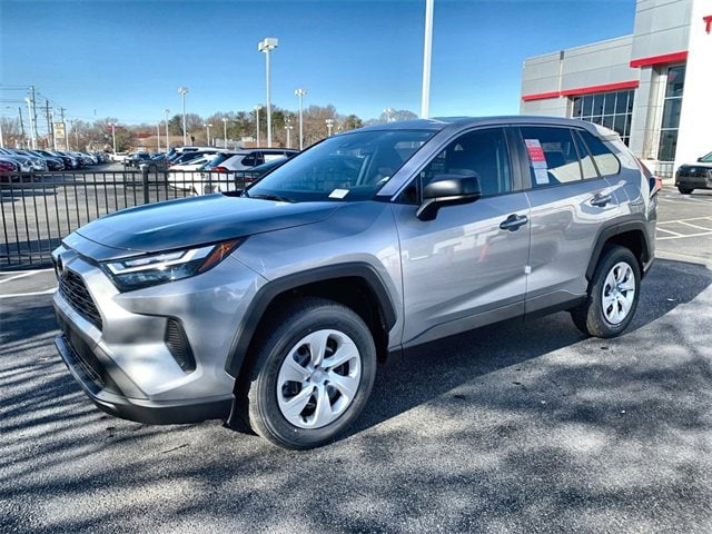 2025 Toyota RAV4 LE's photo