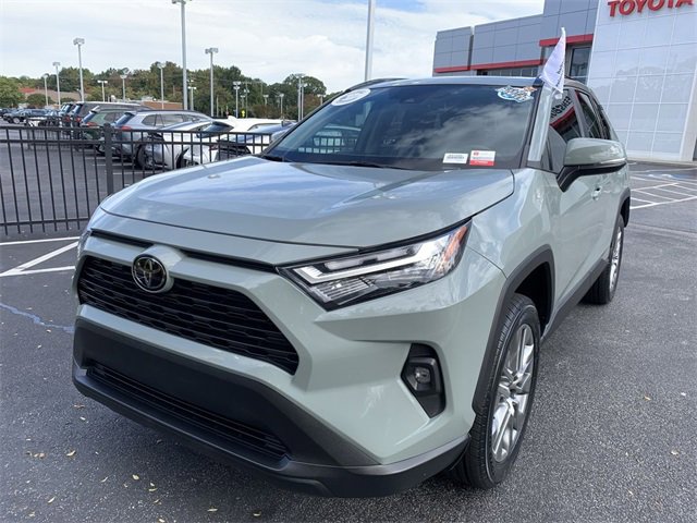 2023 Toyota RAV4 XLE Premium photo 3