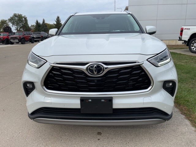 2022 Toyota Highlander Platinum photo 2