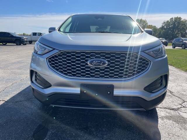 2024 Ford Edge SEL photo 2