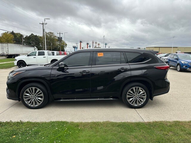 2021 Toyota Highlander Platinum photo 4