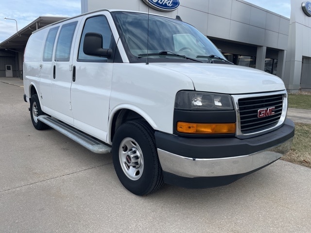 2023 GMC Savana Cargo Work Van's photo