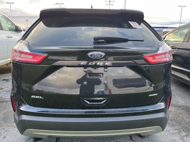 2022 Ford Edge SEL photo 3