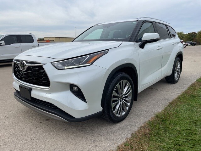 2022 Toyota Highlander Platinum photo 3