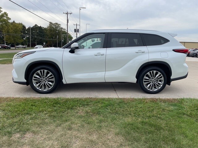 2022 Toyota Highlander Platinum photo 4