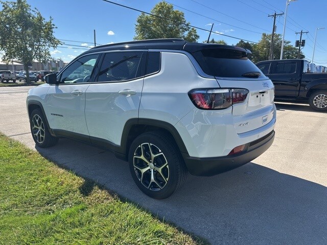2024 Jeep Compass Limited photo 3