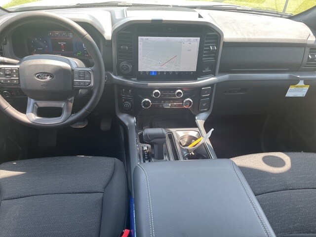 2025 Ford F-150 XLT photo 2