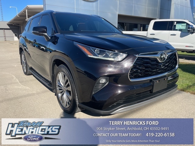 2021 Toyota Highlander Platinum's photo