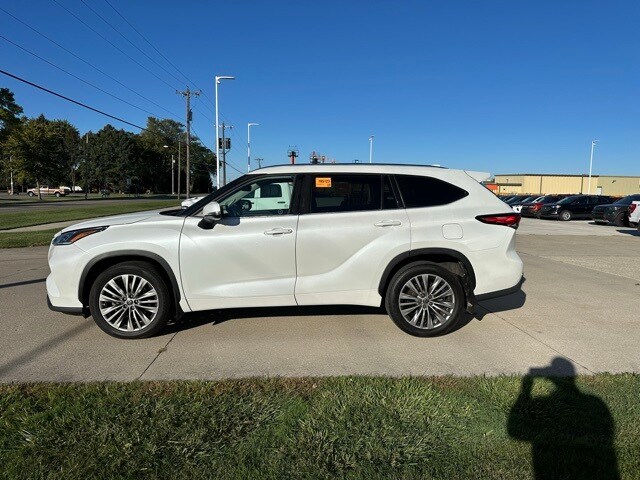 2022 Toyota Highlander Platinum photo 4
