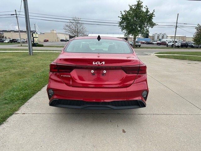 2023 Kia Forte LXS photo 4