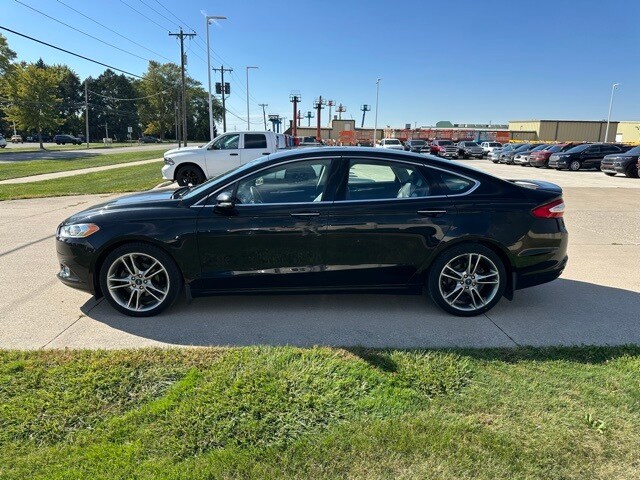 2016 Ford Fusion Titanium photo 2