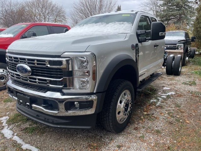 2026 Ford F-550 photo 3