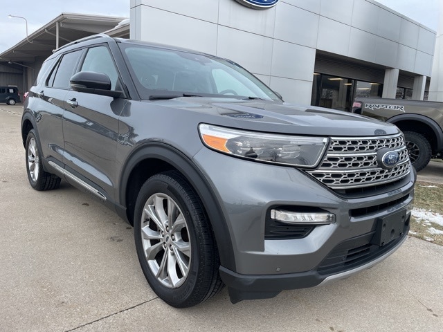 2023 Ford Explorer Limited's photo