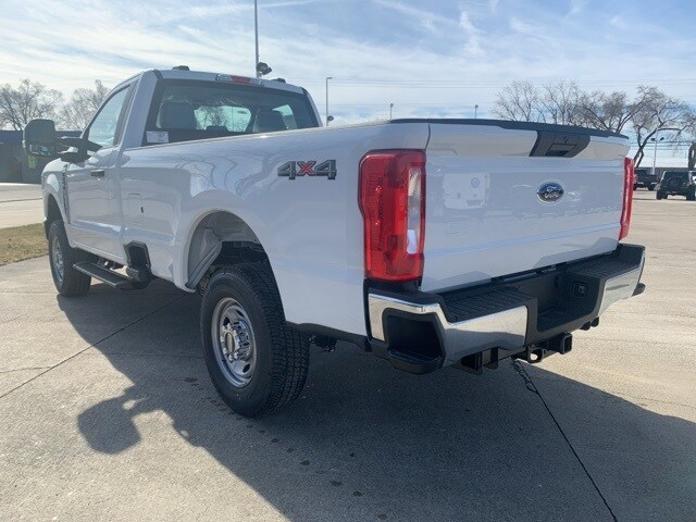 2025 Ford F-250 photo 2