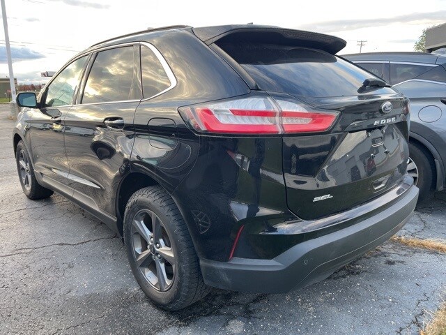 2022 Ford Edge SEL photo 2