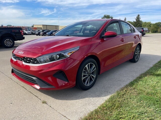 2023 Kia Forte LXS photo 3