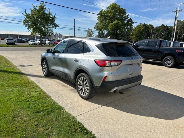 2022 Ford Escape Titanium photo 3