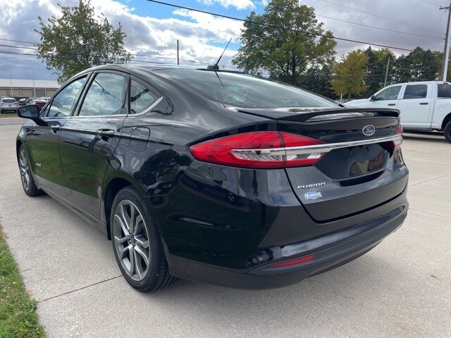 2017 Ford Fusion Hybrid SE photo 2