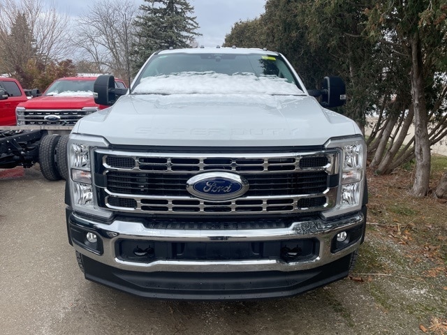 2026 Ford F-550 photo 3