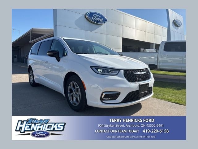 2024 Chrysler Pacifica Limited's photo