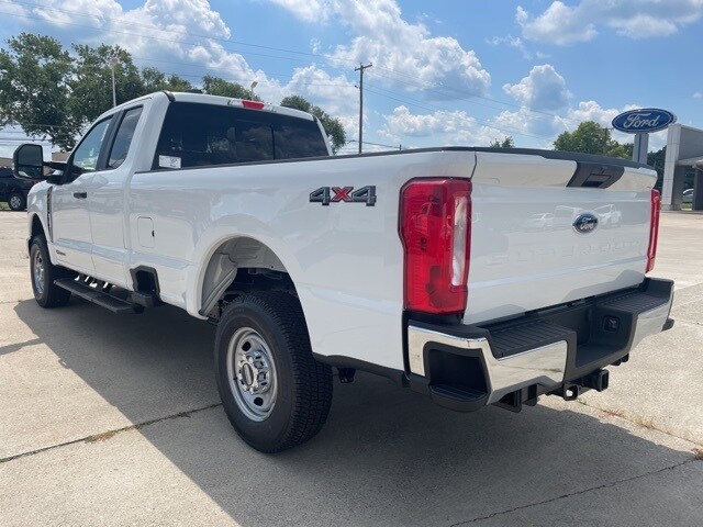 2025 Ford F-250 photo 2
