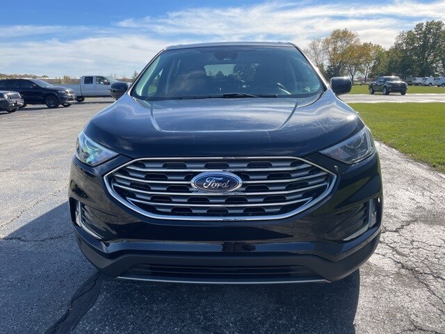 2022 Ford Edge SEL photo 2
