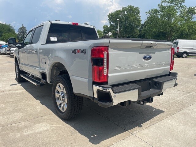 2025 Ford F-250 photo 2