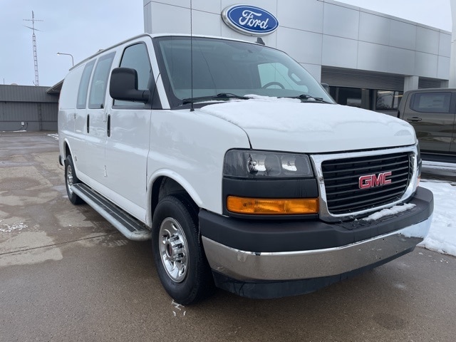 2023 GMC Savana Cargo 1WT's photo