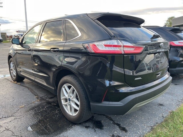 2022 Ford Edge SEL photo 2