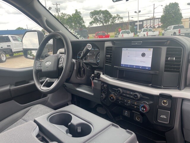 2025 Ford F-250 photo 3
