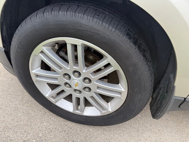 2014 Chevrolet Traverse 1LT photo 2