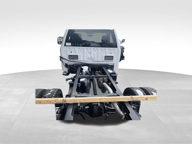 2026 Ford F-550 Super Duty Chassis Cab XLT - Photo 7