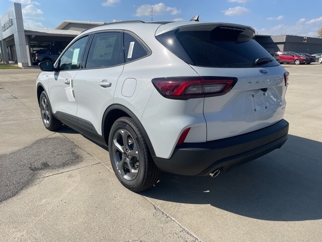 2026 Ford Escape ST-Line photo 2