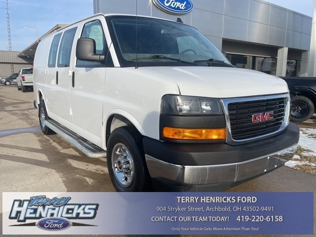 2023 GMC Savana Cargo 1WT's photo