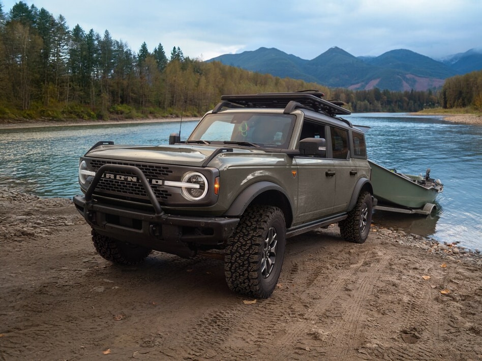 2026-Ford-Bronco-Badlands-4Door-SUV-L05-948x711.jpg