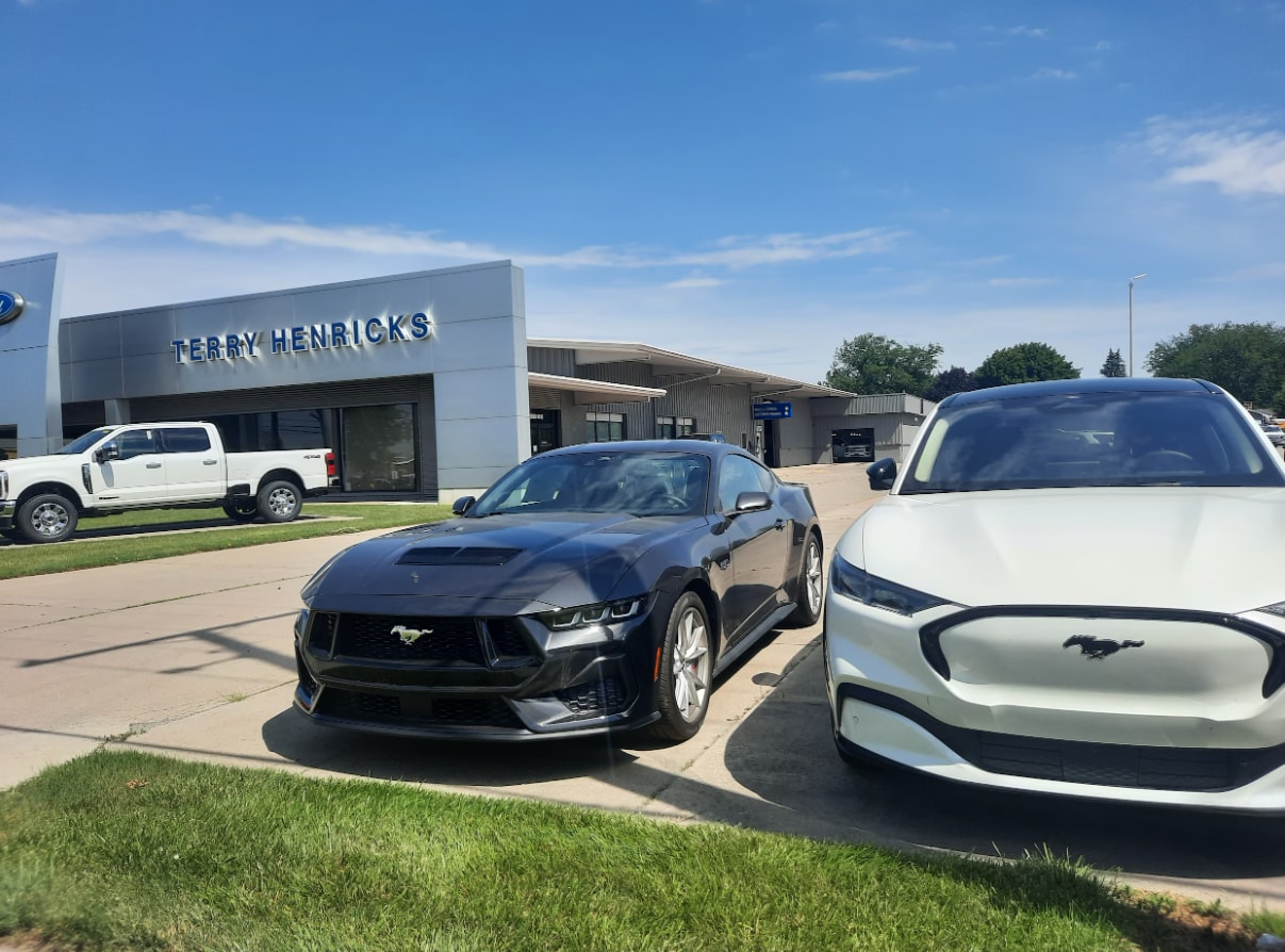 https://pictures.dealer.com/r/richarchboldfordfd/1234/b97d078f2ff1426298536ea47fe50e98.png