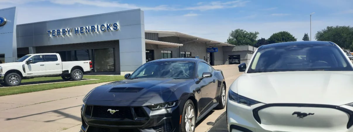 Terry Henricks Ford Exterior of Dealership with Ford vehicles in front of dealership