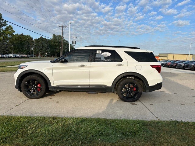 2024 Ford Explorer ST photo 2