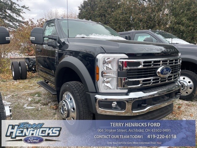2025 Ford F-550 Super Duty Chassis Cab XLT's photo