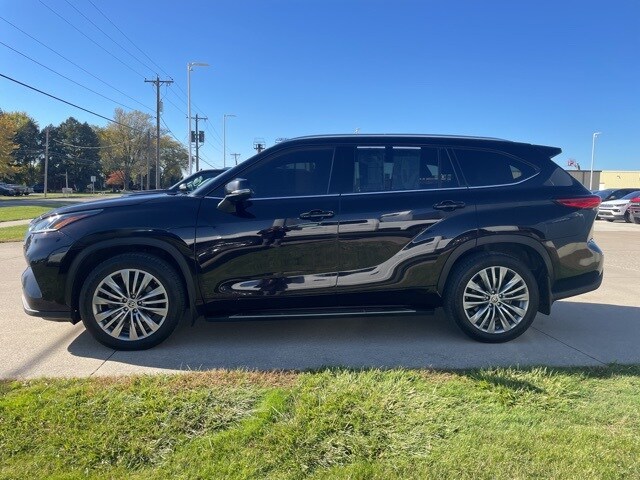2021 Toyota Highlander Platinum photo 2