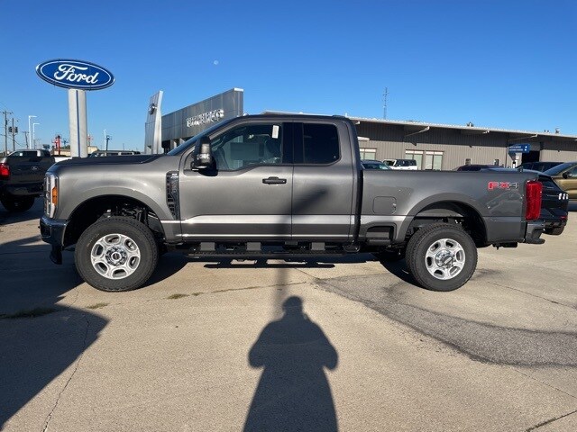 2026 Ford F-350 photo 3